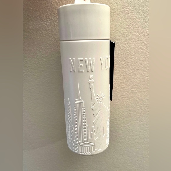 NWT White New York Embossed Water Bottle - Picture 3 of 11